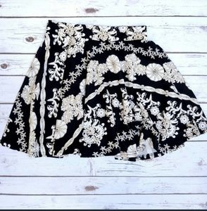 *FREE WITH BUNDLE* Black & Cream Floral Mini Skirt